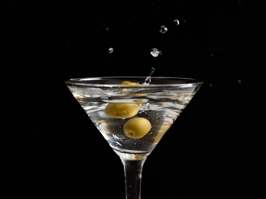 Recept na nejslavnější koktejl Classic Dry Gin Martini GourmetSpirit.cz