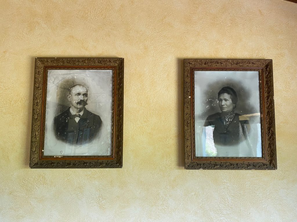 Obrazy zakladatelů vinařství CADGAL | Gourmetspirit.cz